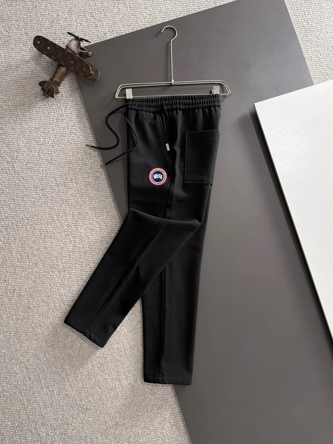 Next day shipping P360 Big Goose 2025 new autumn elastic band casual pants, thick counter-customized fabrics, high breathability and comfort, impeccable details, brand element design concept, reflecting high quality. It feels delicate and soft! It presents a casual cut and the upper body shape is great! Size: M-3XL